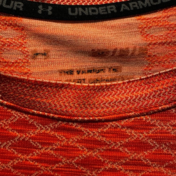 Under Amour Workout Shirt - Picture 3 of 3